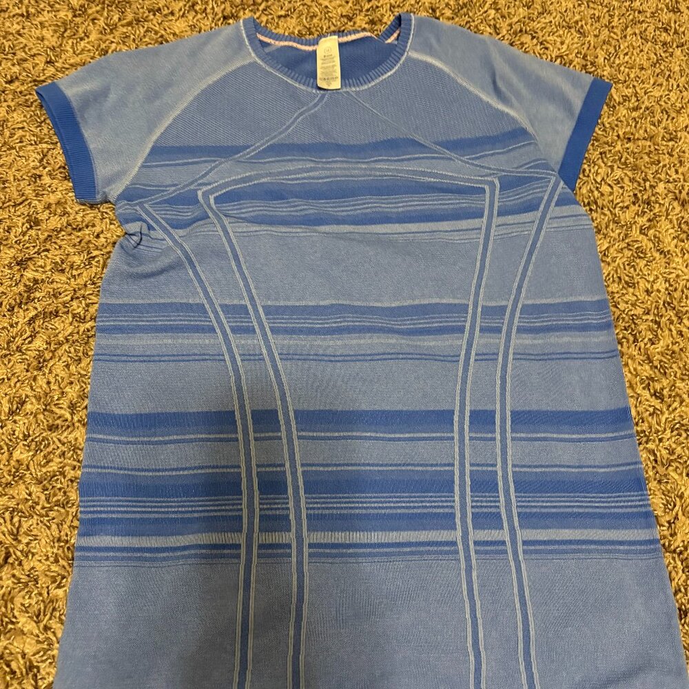 Ivivva by LuLuLemon Activewear Top 14 Blue Striped Short Sleeve Nylon Blend